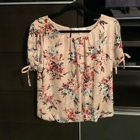 💥3/$20💥 Blousology short sleeve blouse - Picture 1 of 5